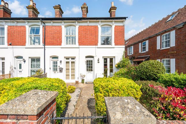 3 bed property, in The Green, £400,000