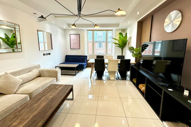 3 bed property, in Queensway, £900,000