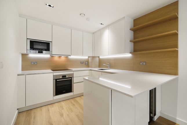 1 bed property, in Nature View Apartments N4, £450,000