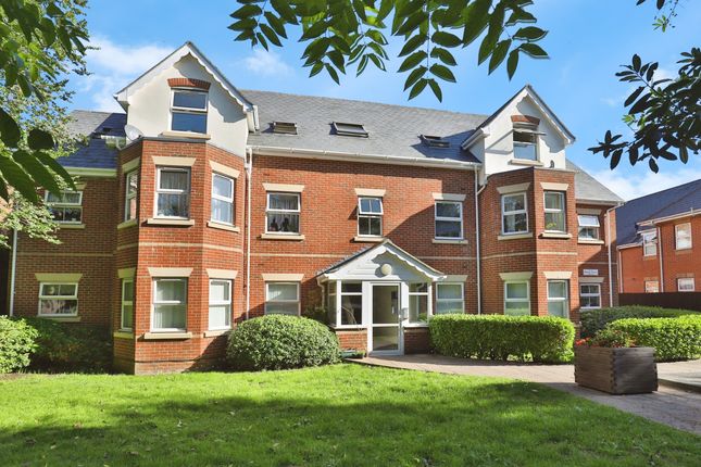 2 bed property, in Alton Road, £220,000