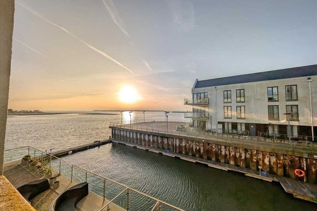 1 bed property, in The Boathouse, £190,000