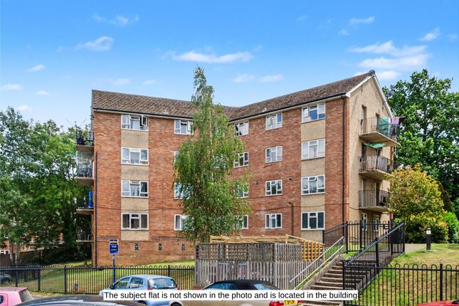 2 bed property, in Flat 24 Hunters Hill, £55,000