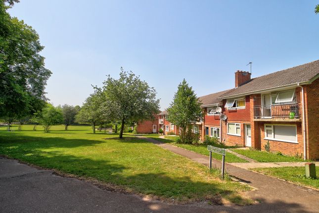 2 bed property, in Elgar Close, £225,000