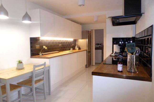 5 bed property, in Saxony Road, £360,000