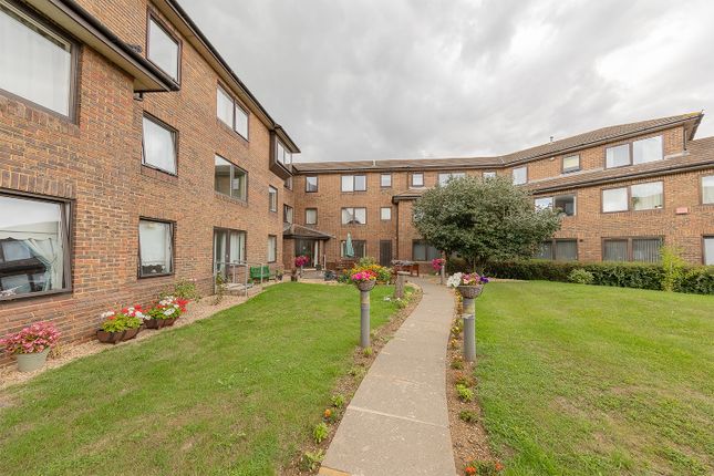 1 bed property, in Bushfield, £45,000