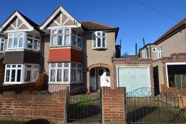 3 bed property, in Strathearn Avenue, £650,000