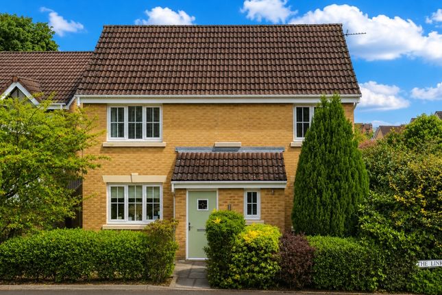 4 bed property, in The Links, £425,000