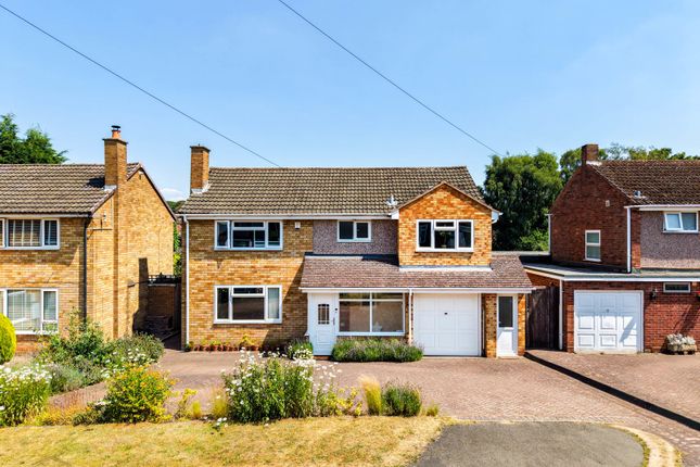 4 bed property, in Grosvenor Close, £575,000