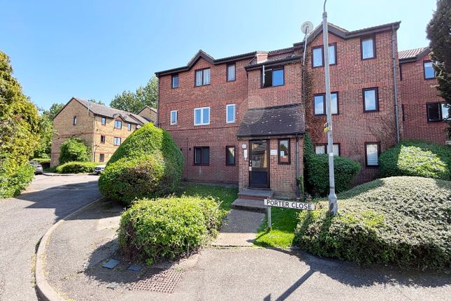 1 bed property, in Porter Close, £80,000