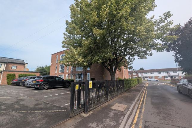 2 bed property, in Bright Street, £100,000