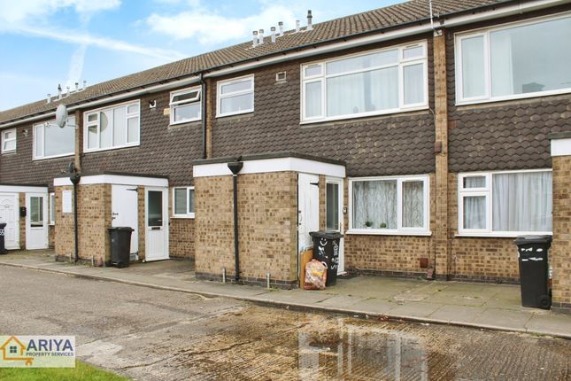 2 bed property, in Fosse Road North, £115,000