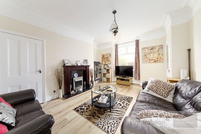 2 bed property, in Richmond Avenue, £95,000