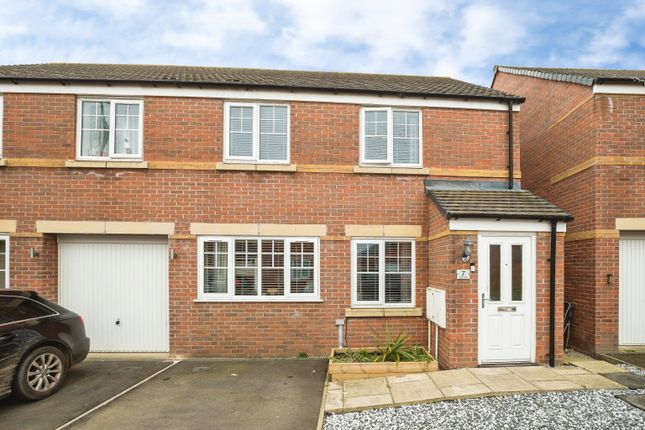 4 bed property, in Llys Curig, £240,000