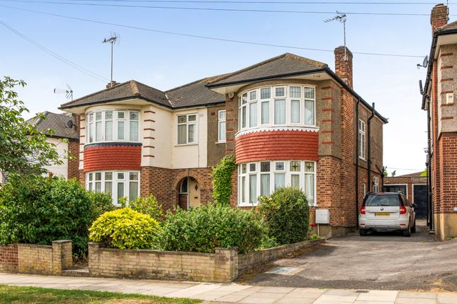 3 bed property, in Bincote Road, £800,000
