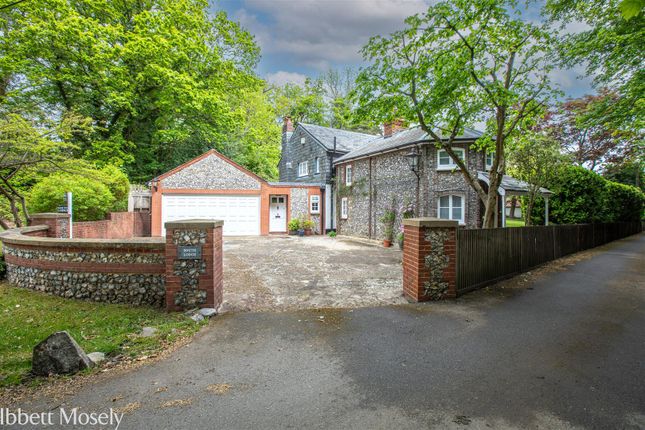4 bed property, in Deerleap Lane, £1,275,000