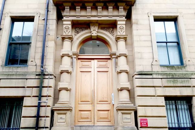 2 bed property, in Vicar Lane, £405,000