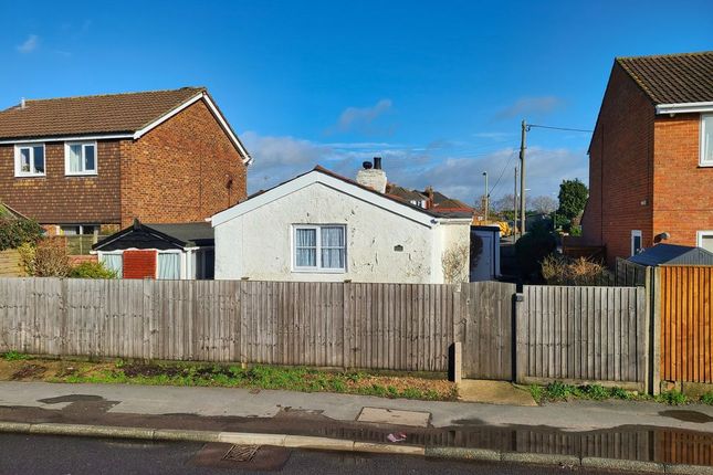 2 bed property, in Water Lane, £160,000