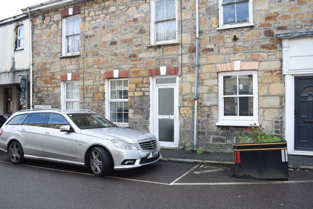 1 bed property, in High Street, £90,000