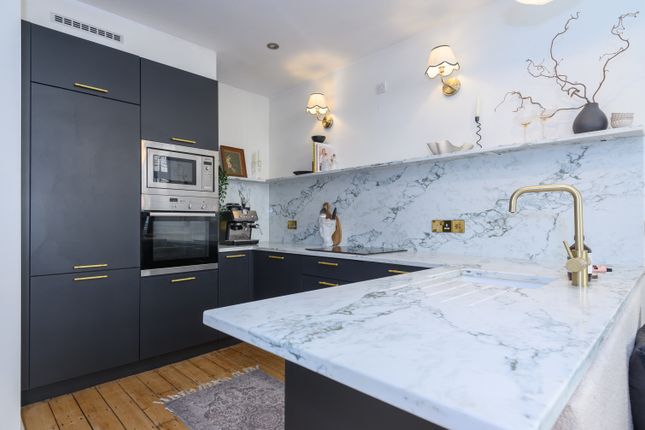 1 bed property, in Vassali House, £214,950