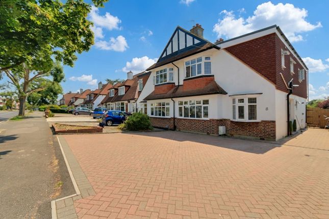 4 bed property, in The Glade, £800,000
