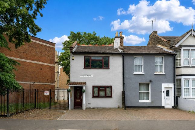 3 bed property, in Idmiston Road, £550,000