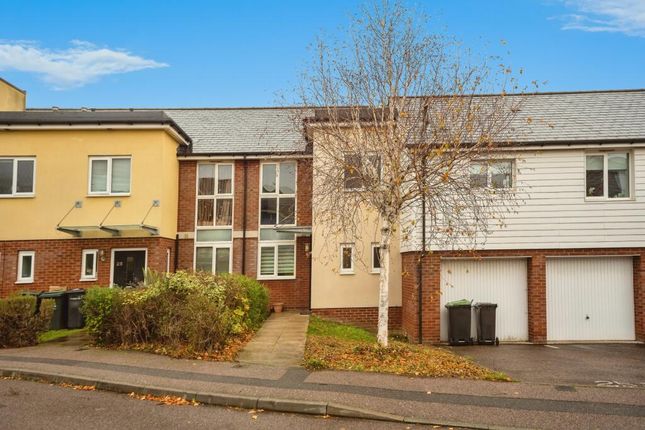 2 bed property, in Lister Drive, £300,000