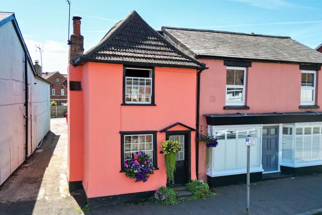 2 bed property, in High Street, £250,000