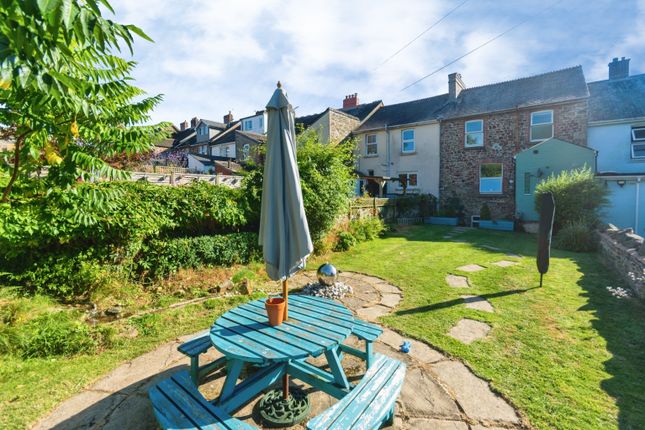 5 bed property, in Northfield Road, £255,000