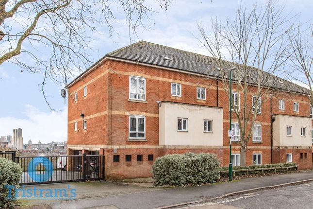 2 bed property, in City View, £130,000
