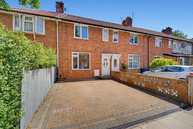 3 bed property, in Greatdown Road, £525,000