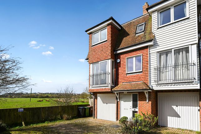 2 bed property, in Western Barn Close, £335,000