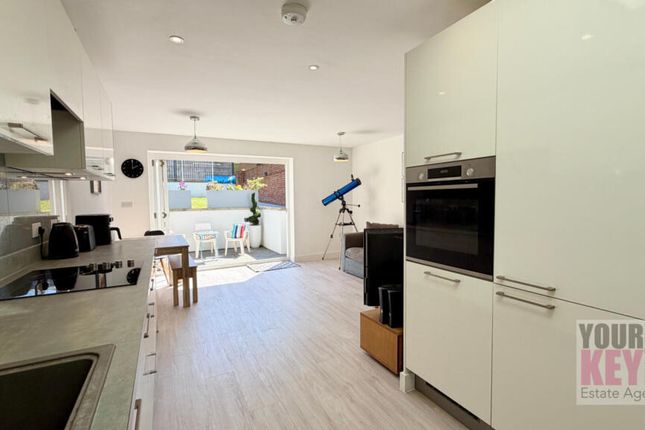 2 bed property, in Clock Tower House, £235,000