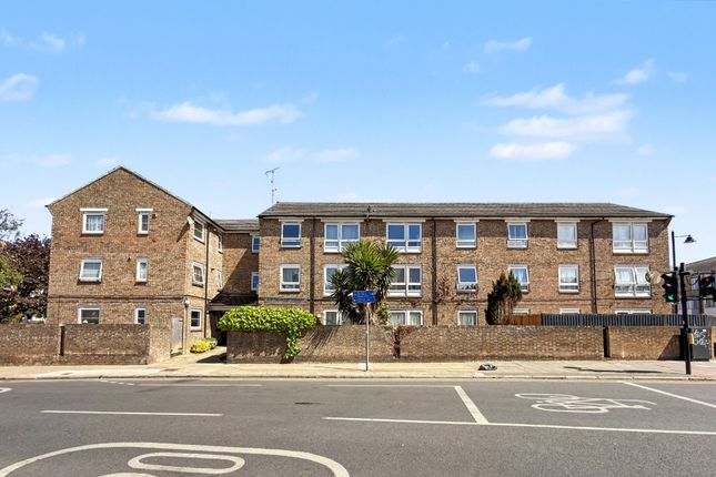 1 bed property, in Parnell Road, £185,000