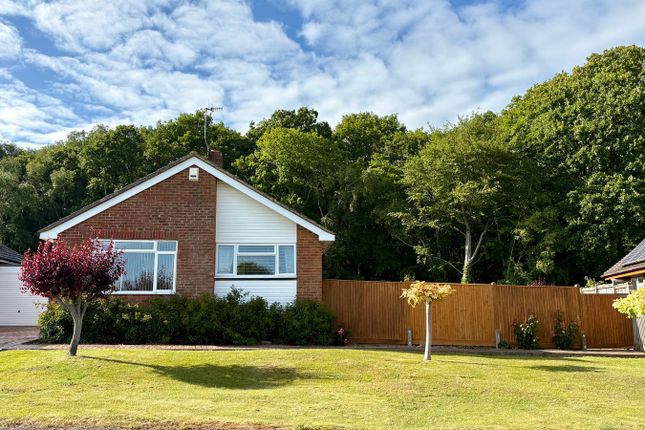 2 bed property, in Highwoods Avenue, £435,000