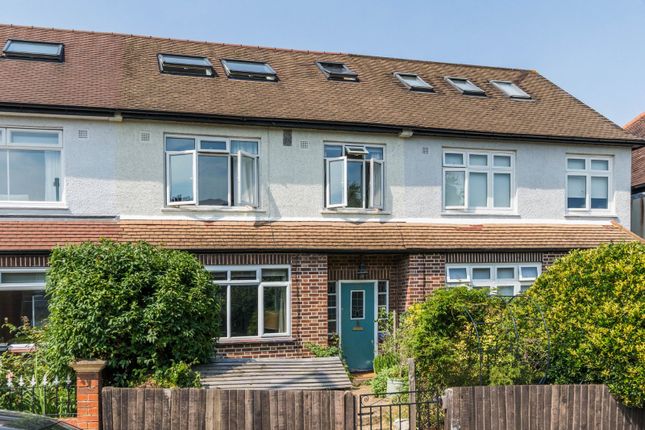 4 bed property, in Thornlaw Road, £850,000