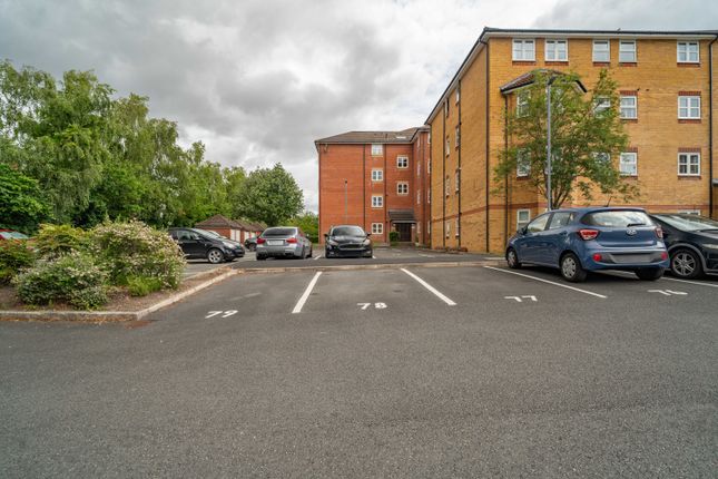 1 bed property, in Lentworth Court, £110,000