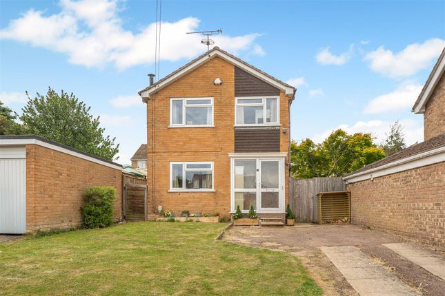 3 bed property, in Longburges, £350,000