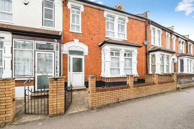 3 bed property, in Shakespeare Crescent, £580,000