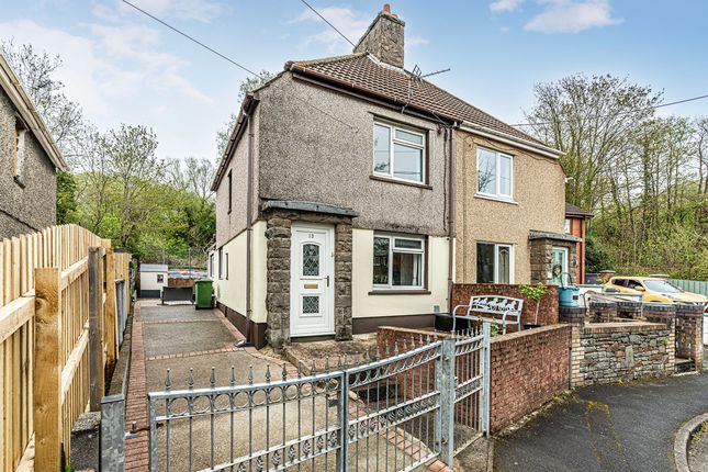 2 bed property, in Laburnum Terrace, £220,000