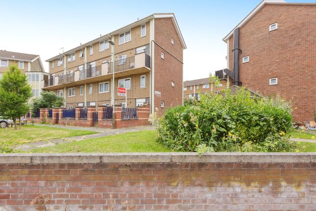 2 bed property, in Calgary Road, £155,000