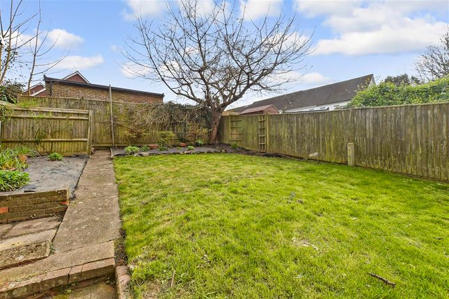 3 bed property, in Manor Way, £300,000