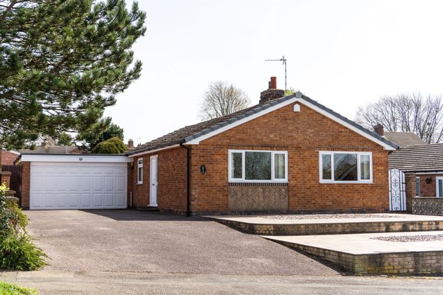 3 bed property, in Hollies Way, £369,500