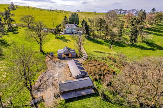 5 bed property, in Cefnllys, £895,000