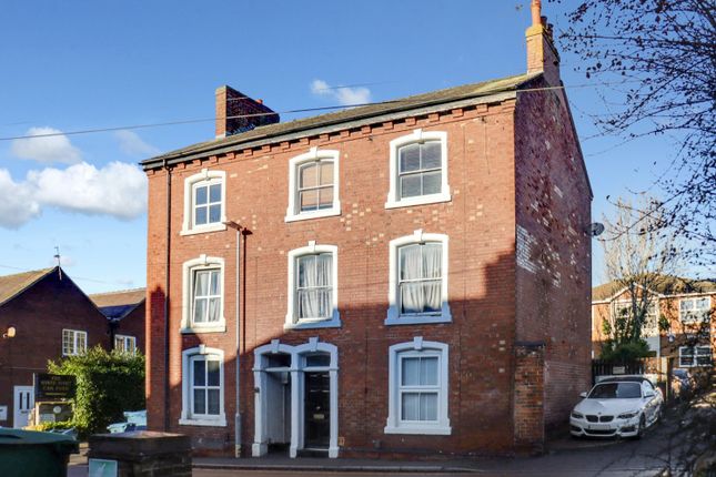 4 bed property, in South Street, £335,000
