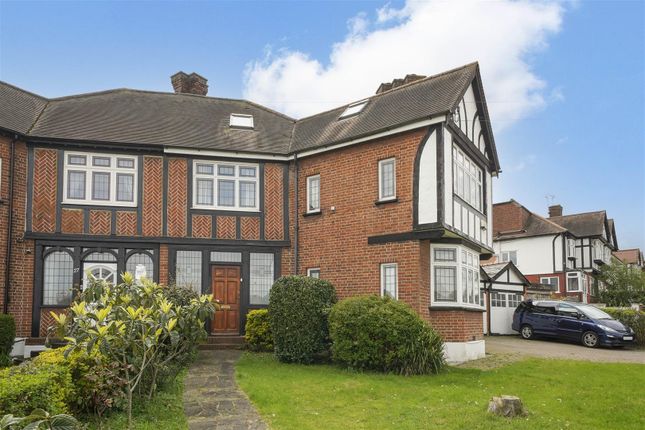 5 bed property, in Blockley Road, £900,000