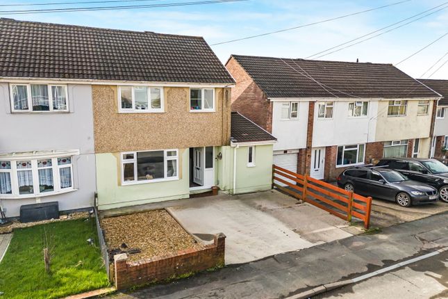 4 bed property, in Shannon Close, £240,000