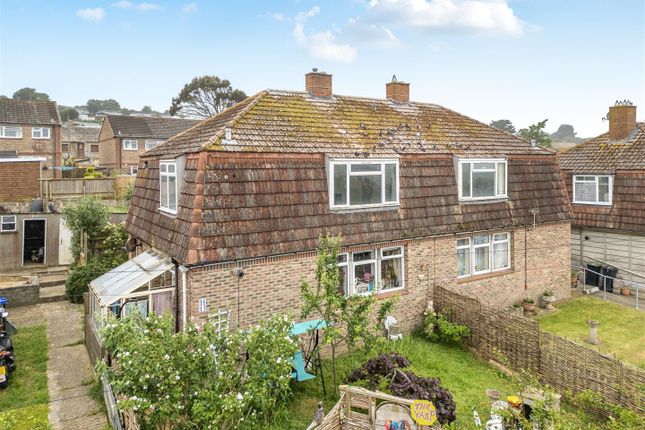 1 bed property, in Quarry Close, £50,000