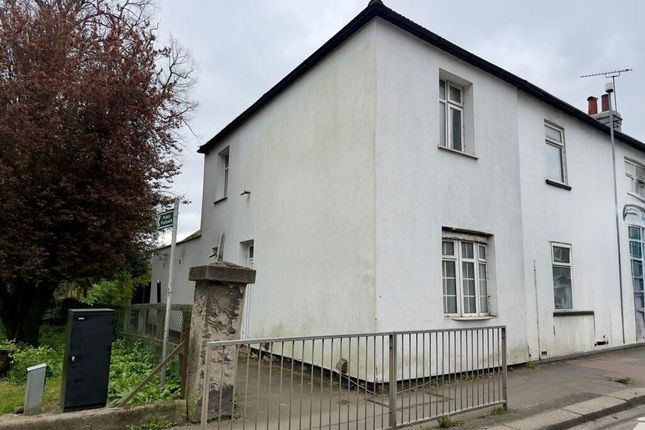 2 bed property, in South Street, £390,000