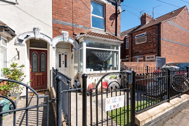 2 bed property, in De La Pole Avenue, £60,000