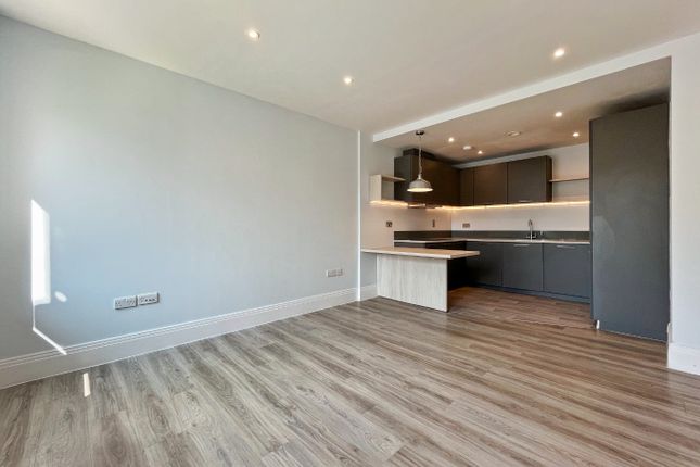 1 bed property, in 21 Marlow Road, £235,000